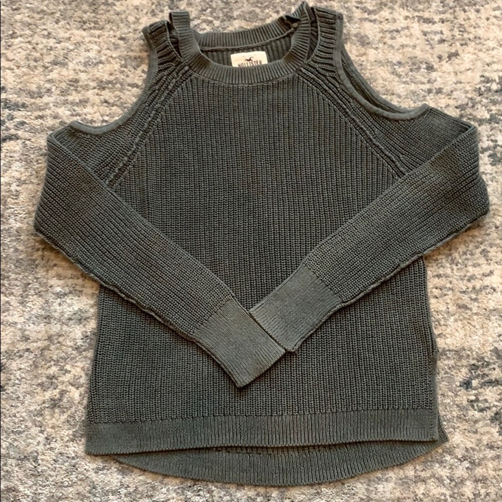 Shoulder cut out sweater